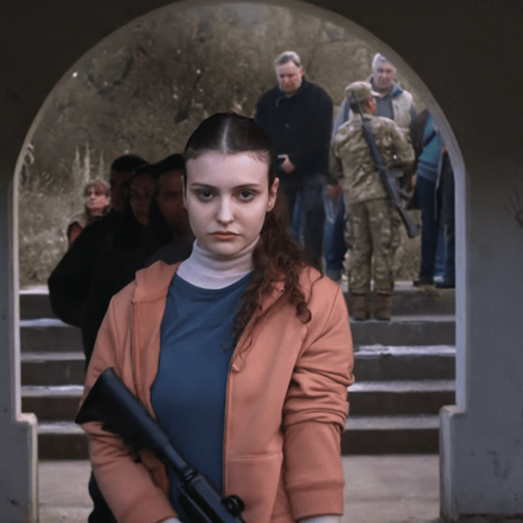 Juan’s daughter holding a gun in snowy world – The Eternaut Review