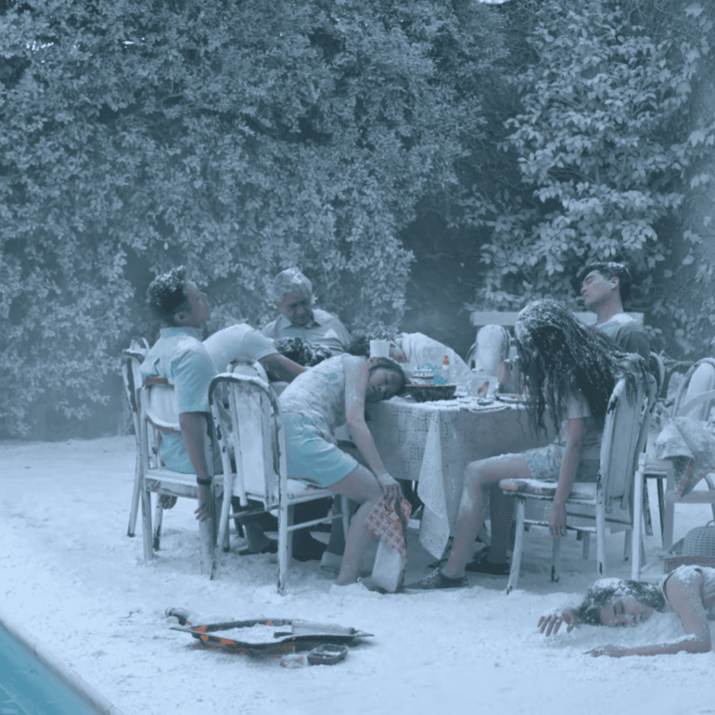 Bodies by the pool, victims of deadly snowfall – The Eternaut Review