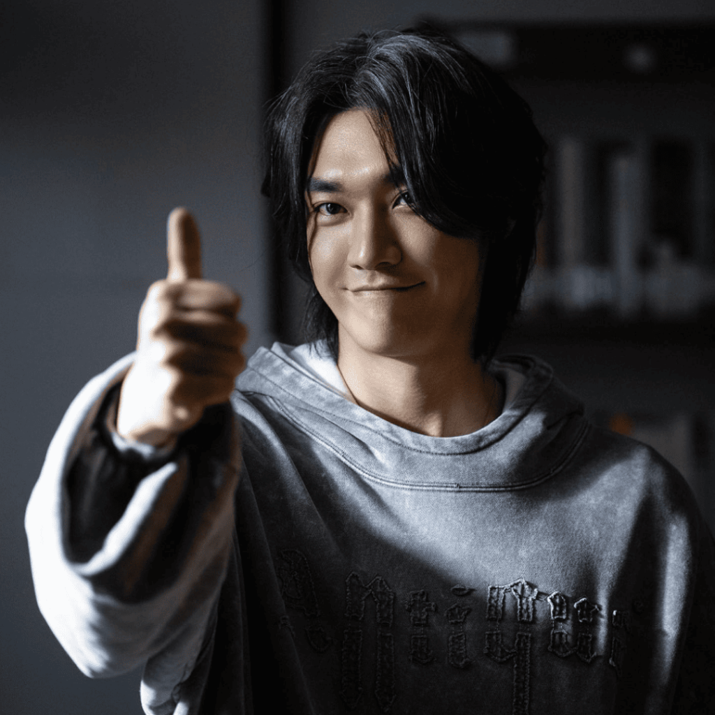 Moon Baek giving a thumbs up in Trigger K-drama Episodes 1-5 Review.