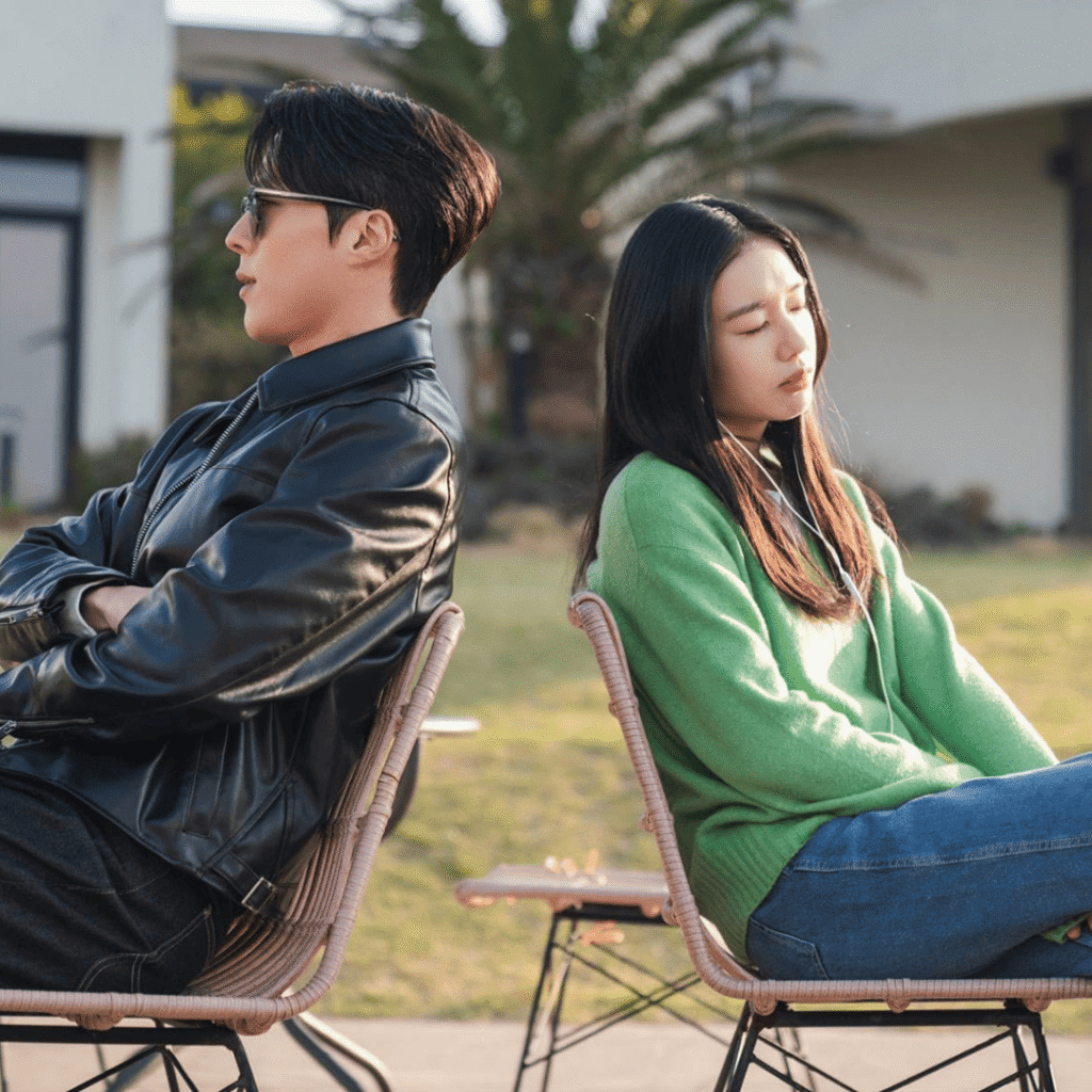 Dynamite Kiss Review: still image of Go Da-rim and Gong Ji-hyeok sitting back to back on Jeju Island before they meet