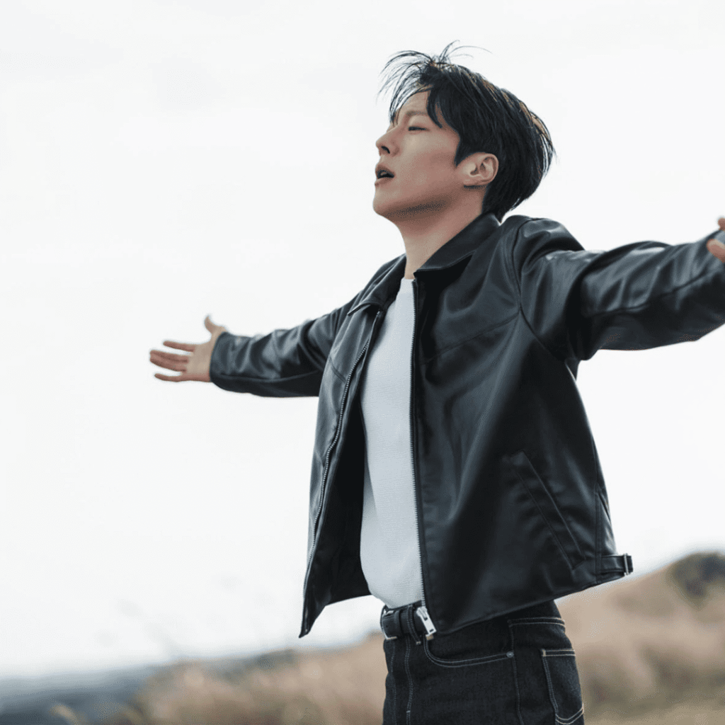 Dynamite Kiss Review still of Gong Ji hyeok with open arms on a cliff in Jeju Island