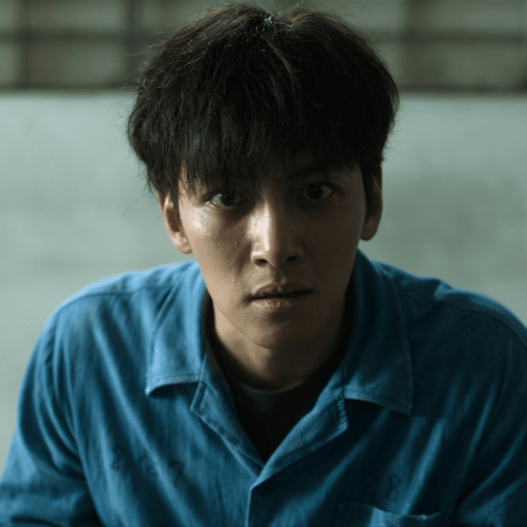 Tae-joong sitting in the prison visit room realizing he has been framed, featured in The Manipulated Review.