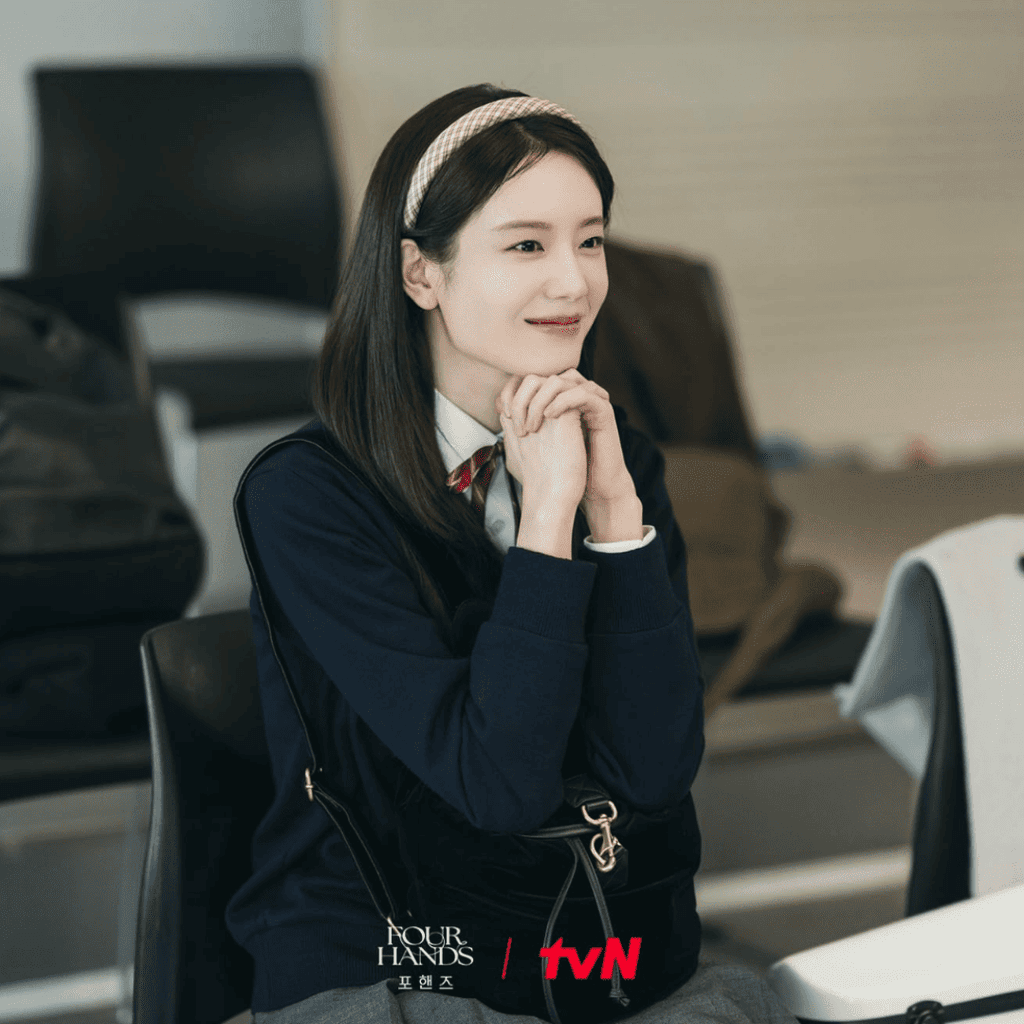 Jang Gyu-ri's character listens as Kang Pi-o plays the piano in Four Hands, Two Sonatas.